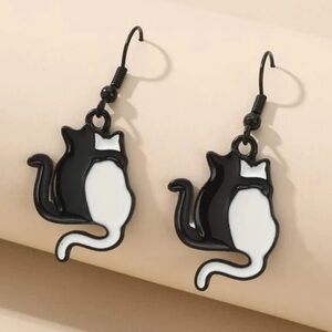 Friend in me cat friend dangle drop earrings NWT